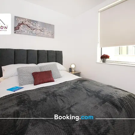 Premium Deals On Modern 2 -bed 2-bath 122 High Street Flat For Movers & Pros By Hedgerow *