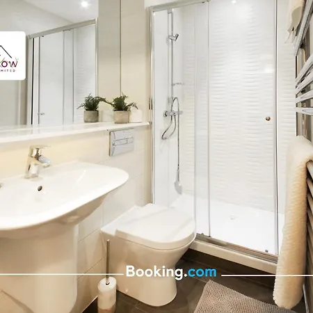 Premium Deals On Modern 2 -bed 2-bath 122 High Street Flat For Movers & Pros By Hedgerow * Manchester