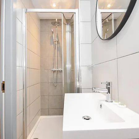 Apartment Sleek 2bed Flat In W Security *