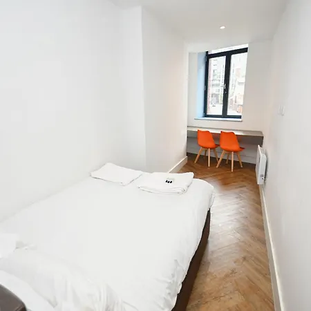 Sleek 2bed Flat In W Security Manchester