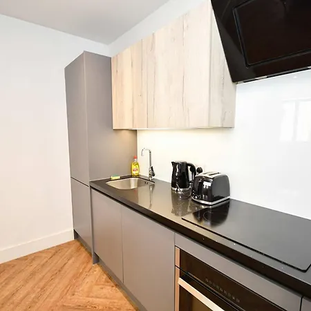 Apartment Sleek 2bed Flat In W Security