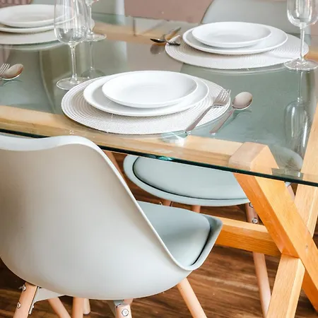 Apartment Stylish 4 Bedroom With Wifi, Free Parking And Close To Old Trafford Manchester