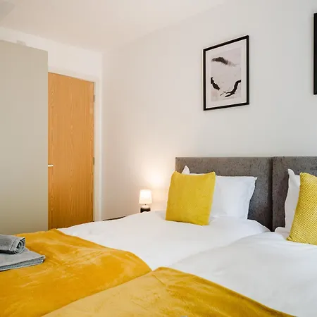 Stylish 4 Bedroom With Wifi, Free Parking And Close To Old Trafford * Manchester