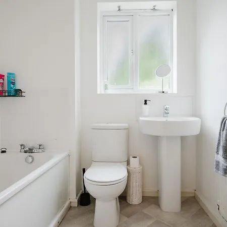 Stylish 4 Bedroom With Wifi, Free Parking And Close To Old Trafford * Manchester