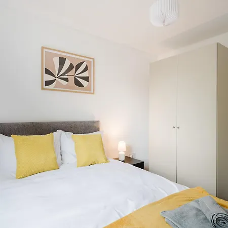 アパート Stylish 4 Bedroom With Wifi, Free Parking And Close To Old Trafford *