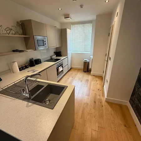 Town House In Greater - Hot Tub - Roof Terrace Manchester