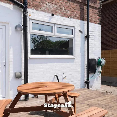 3-bedroom House W Free Parking, Near Man Airport! * Manchester