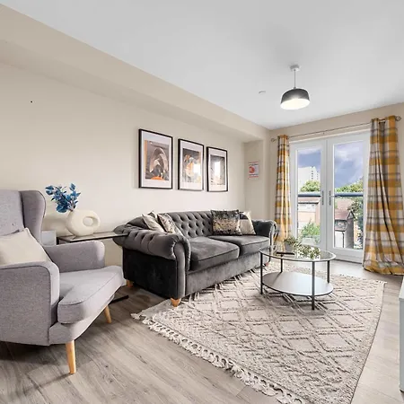 2 Bed Centre Flat Balcony Free Parking Daire *
