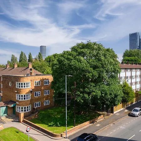 2 Bed Centre Flat Balcony Free Parking * Manchester