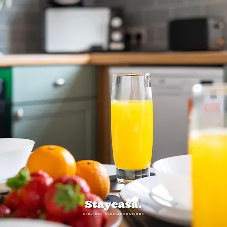 3-bedroom House W Free Parking, Near Man Airport! *