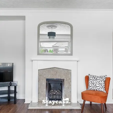 펜션 3-bedroom House W Free Parking, Near Man Airport! 맨체스터