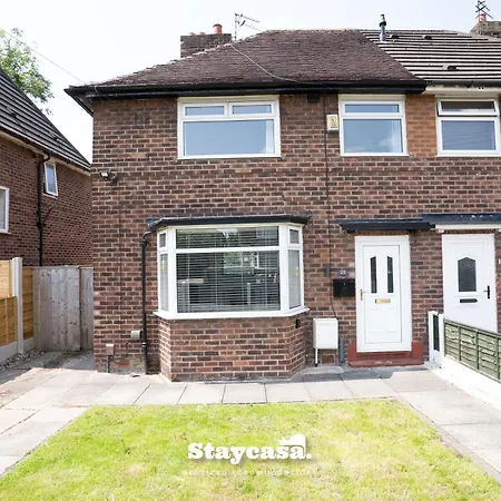 Holiday home 3-bedroom House W Free Parking, Near Man Airport! *