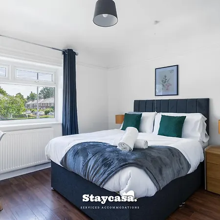 3-bedroom House W Free Parking, Near Man Airport! * Manchester