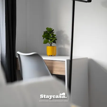 3-bedroom House W Free Parking, Near Man Airport! 펜션 *