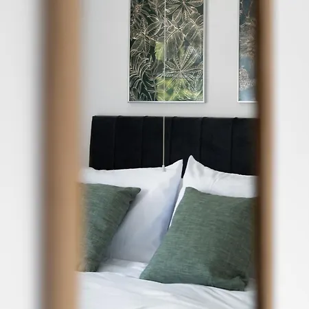 펜션 3-bedroom House W Free Parking, Near Man Airport! 맨체스터