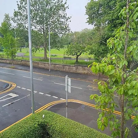 Σπίτι διακοπών Full With Free Parking In Moss Bank, Crumpsall,