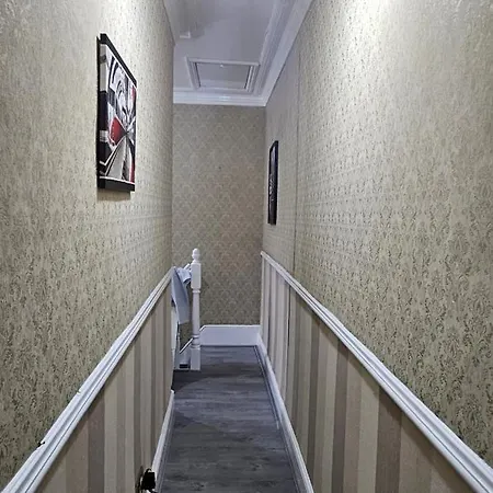 Full In Moss Bank Near Cheetham Hill * Manchester