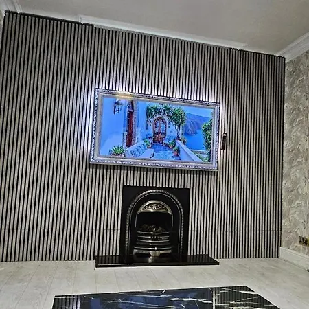 Full In Moss Bank Near Cheetham Hill Semesterbostad *