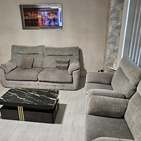 Full In Moss Bank Near Cheetham Hill Manchester
