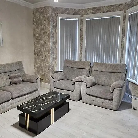 Full In Moss Bank Near Cheetham Hill * Manchester