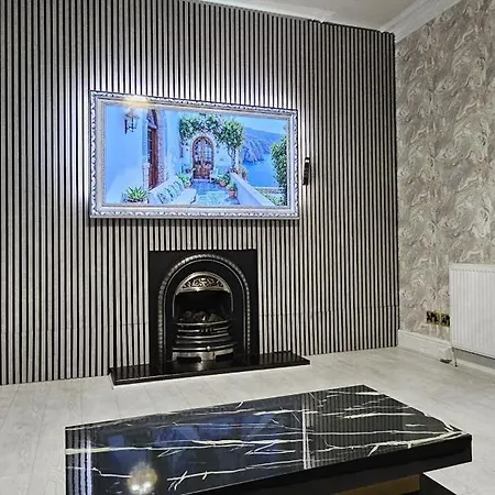 Full In Moss Bank Near Cheetham Hill Manchester