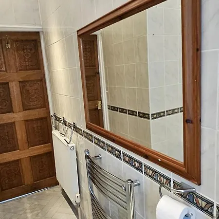 Full With Free Parking In Moss Bank, Crumpsall, Μάντσεστερ