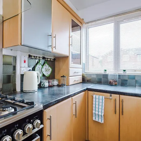 Driveway Stunning 3bedroom In Withington Holiday home