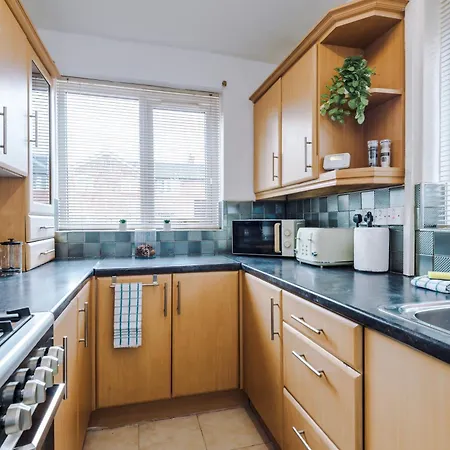 Driveway Stunning 3bedroom In Withington Holiday home *