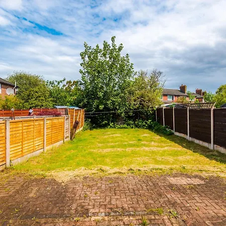 Driveway Stunning 3bedroom In Withington Holiday home