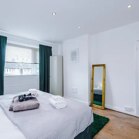 Driveway Stunning 3bedroom In Withington Manchester