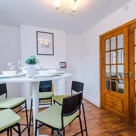 Semesterbostad Driveway Stunning 3bedroom In Withington *