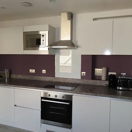 Gorgeous 2 Bed With Terrace, Free Parking *