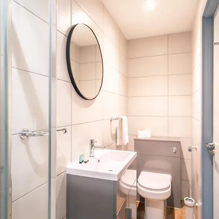 Apartment Spacious In *