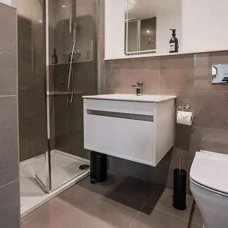 The Townhouse I 4Br I Roof Terrace I Sleeps 8 Tatil Evi *