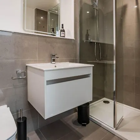 The Townhouse I 4Br I Roof Terrace I Sleeps 8 *
