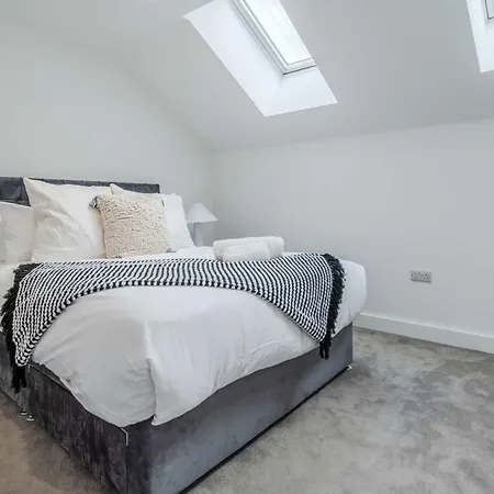 The Hidden - 4br Townhome Roof Manchester