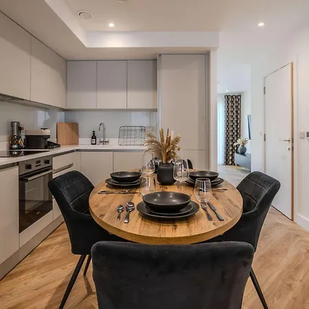 The Townhouse I 4Br I Roof Terrace I Sleeps 8 *