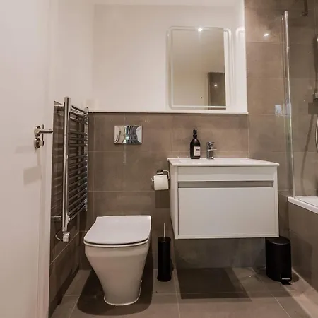 בית נופש The Hidden - 4br Townhome Roof