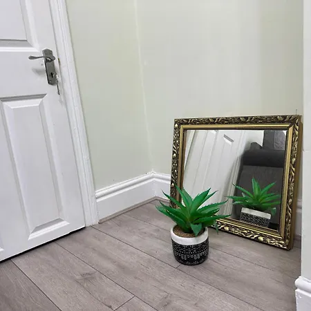 Near Etihad Stadium Bed & Breakfast