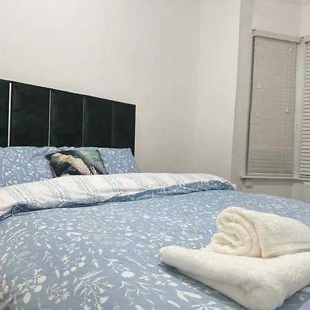 Near Etihad Stadium 3*