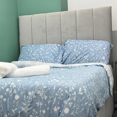 Near Etihad Stadium Bed & Breakfast 3*