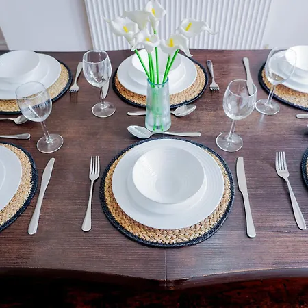 Spacious 3bd Near Etihad And Coop Live - Free Parking! Манчестер