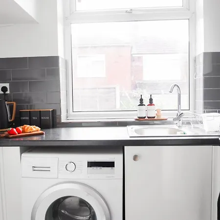 Holiday home Spacious 3bd Near Etihad And Coop Live - Free Parking!