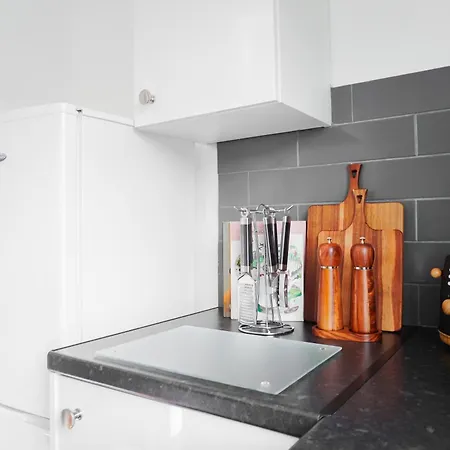 Spacious 3-Bed Family Home - Contractor Friendly - Near Coop Live & Etihad Stadium - Free Parking مانشستر