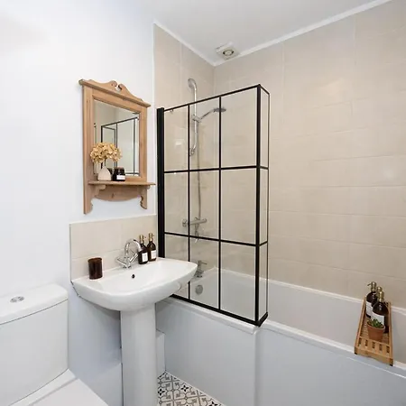 Victorian Wfh Haven With Free Parking Apartment Manchester