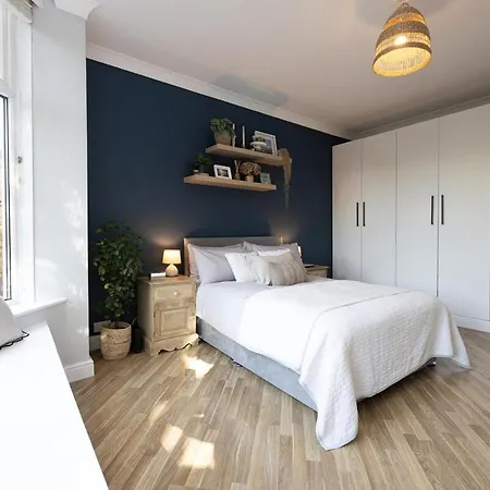 Victorian Wfh Haven With Free Parking Manchester