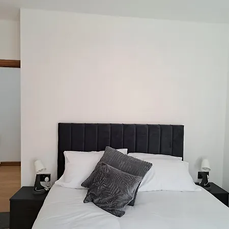 Apartment Grand Stretford *