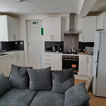 Grand Stretford Apartment