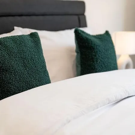 Luxury 1-bed Near Mcr Hospital & Centre