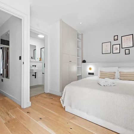 펜션 Stunning Luxury Townhouse In Centre Of *